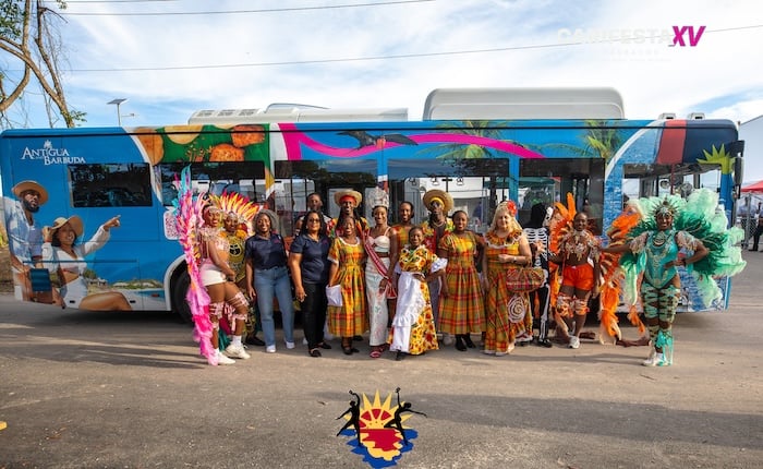 Автобусът с марката на Туристическите власти на Антигуа и Барбуда направи специално пътуване до CARIFESTA, превозвайки изпълнители от делегацията на Антигуа и Барбуда 1 | eTurboNews | eTN