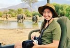 Китайски туристи гледат Танзания за сафарита на дивата природа