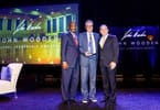 यूसीएलए ने बेवर्ली विल्शेयर होटल में डेल्टा एयर लाइन्स के सीईओ को सम्मानित किया