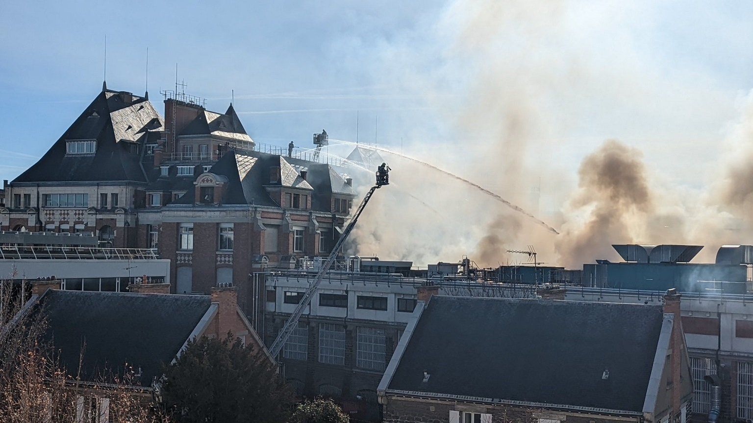 34 personnes blessées dans l'incendie de l'imprimerie Euro en France