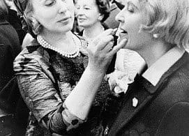Businesswoman Estee Lauder with a customer in 1966 – image courtesy of wikipedia.org | eTurboNews | eTN