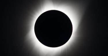 Estado de emergencia en Niágara por más de 1 millón de turistas que visitan el eclipse solar