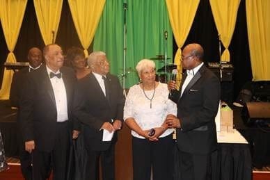 Minister Bartlett roser skuespilleren Kerry Washington som en banebryter i diasporaen på Jamaica Independence Gala