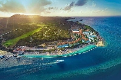 Сандали Royal Curacao с минаваща лодка | eTurboNews | eTN