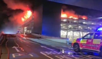 Luton Hava Limanında yanğın - X vasitəsilə Beds Fire and Rescue-dən görüntü
