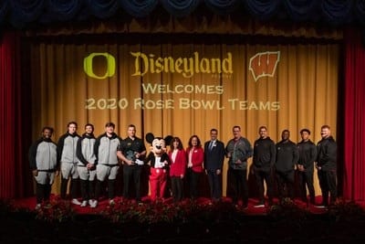 Nagho-host ang Disneyland Resort ng mga koponan na nakatali sa Game ng Rose Bowl