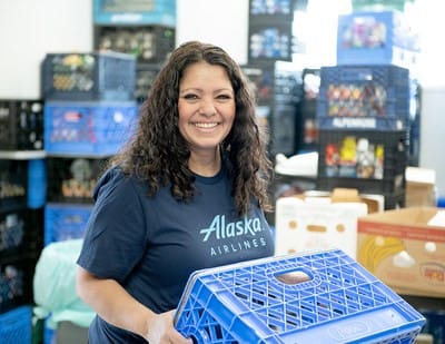 Alaska Airlines lance un nouveau défi pour nourrir les familles dans le besoin