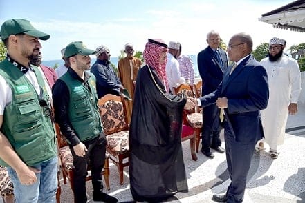Занзибарын Ерөнхийлөгч Саудын Арабаас Танзанид суугаа Шадар Элчин сайдтай уулзаж буй зураг, А.Таирогийн зөвшөөрлөөр ирлээ | eTurboNews | eTN