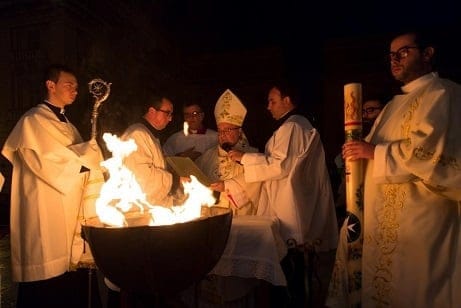 Mlata 1 Illumination du Cero pascal par l'archevêque de Malte Charles Jude Scicluna image fournie par l'Autorité du tourisme de Malte | eTurboNews | ETN