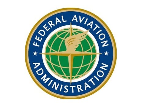 FAA از مسافران ، خلبانان ، اپراتورهای هواپیماهای بدون سرنشین می خواهد که خود را برای طوفان دوریان آماده کنند