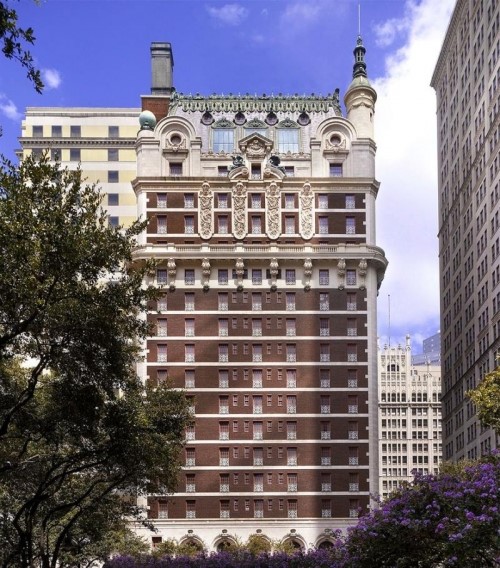 The Adolphus Hotel: Nomeado em homenagem ao fundador da cervejaria