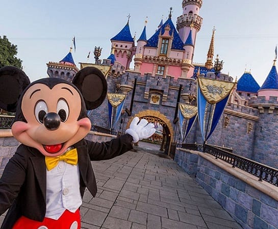 Disneyland, Anaheim, Orange County sa chystá na budúci týždeň na žltú vrstvu