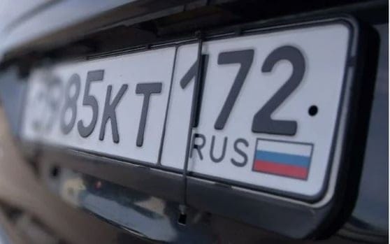 Fuert net Autoe mat russesche Nummerplacken a Lettland!