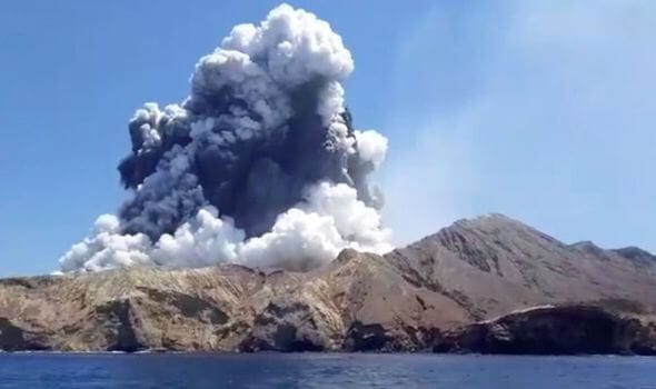 5 visitantes muertos y decenas de heridos en la erupción del volcán Isla Blanca en Nueva Zelanda