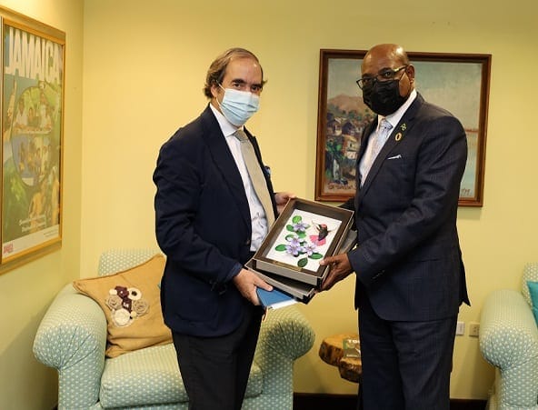Jamaikan matkailuministeri tapaa Meksikon suurlähettilään Jamaikalla