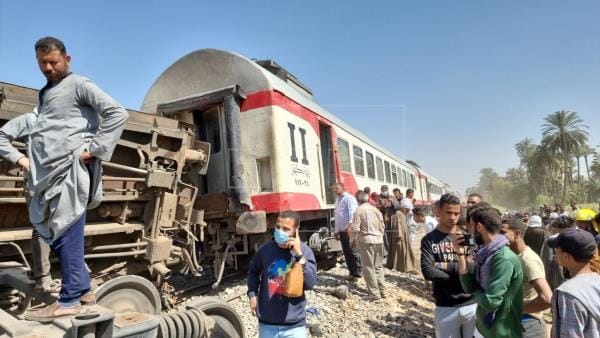 32 ember meghalt, 66 megsebesült Egyiptomban kétvonatos baleset