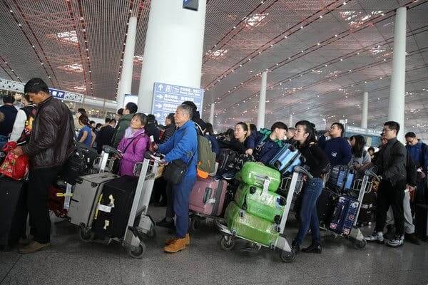 12.8 mln. kelionių: Kinija praneša apie rekordines kelionių lėktuvu per Nacionalinės dienos šventę