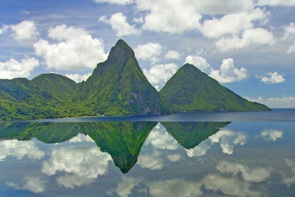 Saint Lucia faalauiloa se faasologa fou o tafaoga i luga o le lalolagi auala