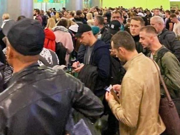 Rosyjska mobilizacja powoduje 27-procentowy skok w wylatujących biletach lotniczych