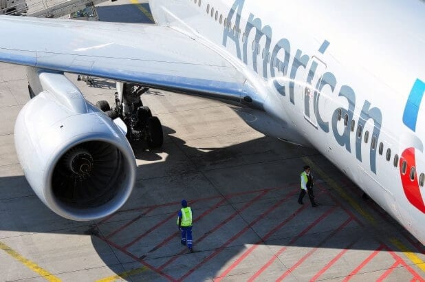American Airlines- ի մեխանիկ, Աբդուլ-Մաջիդ Մարուֆ Ահմեդ Ալանին, դիվերսիա է կատարում ինքնաթիռում, որում եղել է 150 մարդ