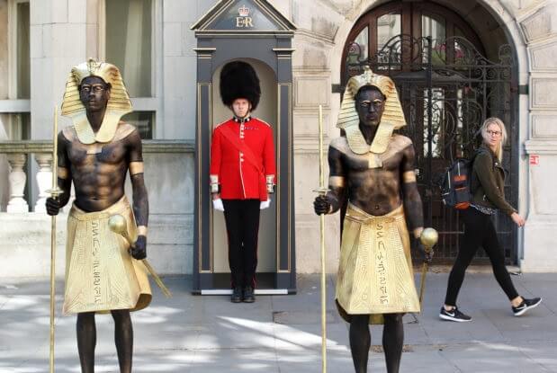 图特国王在伦敦的展览：正式开幕前售出285万张门票