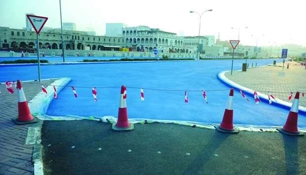 Silnice katarského hlavního města zbarví modře, aby bojovaly s extrémy