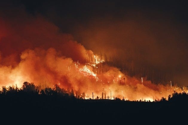 टूरिस्मो डे टेनेरिफ़: जंगल की आग की स्थिति बेहतर हो रही है