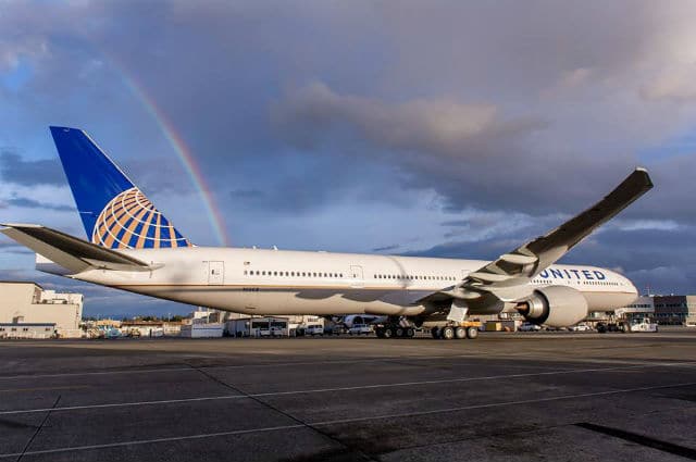 United Airlines e Tsoela Pele ho Sefofane sa San Francisco ho ea Hong Kong
