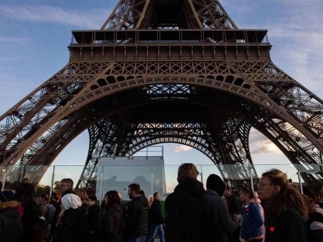 Eiffeltornet stängt: Staber strejker på ingenjörens dödsdag