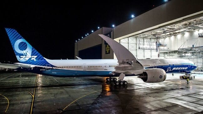 બોઇંગે વિમાનના દરવાજા ફૂંકી કા .્યા પછી લાંબા અંતરના 777x જેટનું પરીક્ષણ સ્થગિત કર્યું