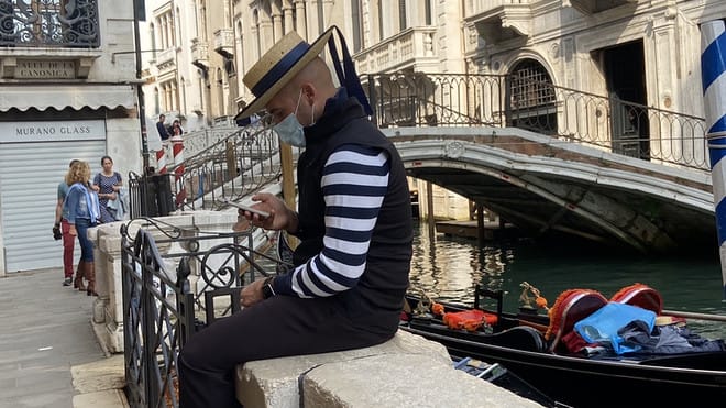 Historiallinen italialainen Venetsian kaupunki lykkää uutta turistimaksua vuoteen 2022