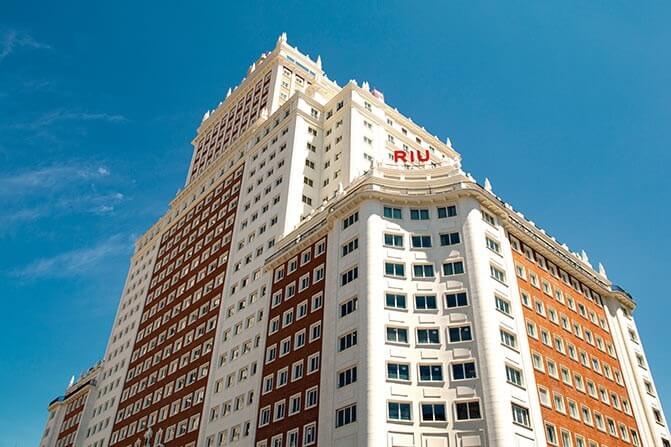 هتل ها و استراحتگاه های RIU آسمان مادرید را لمس می کنند