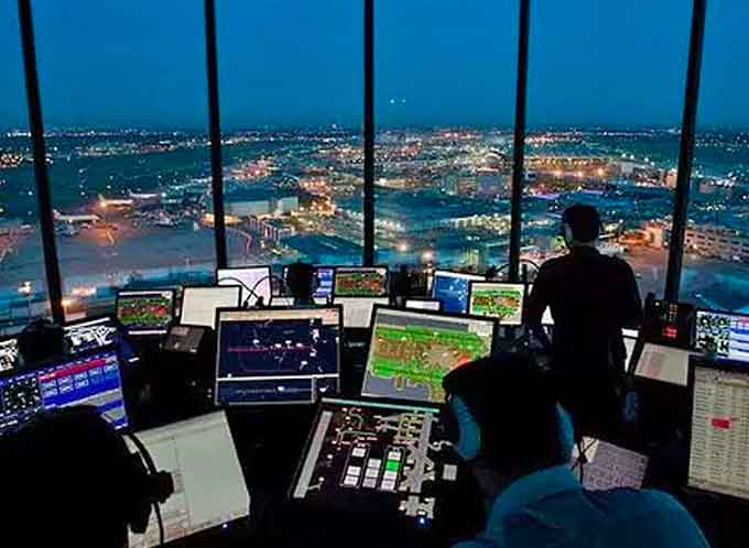 FAA: se buscan controladores de tráfico aéreo con experiencia