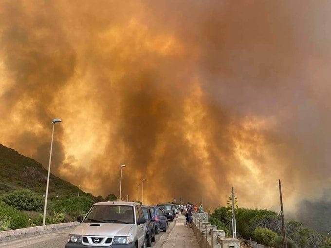 ローマがEUの支援を求めているため、サルデーニャの山火事から数百人が避難した