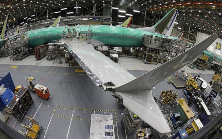 Airlines tè 737 MAX avyon apre Boeing avèti sou nouvo 'pwoblèm potansyèl'
