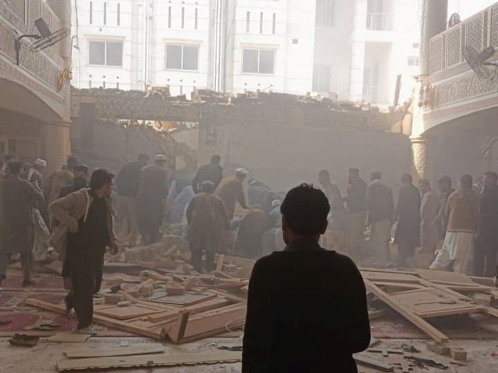 Pakistan'da bombalı intihar saldırısında 32 kişi öldü, 147 kişi yaralandı
