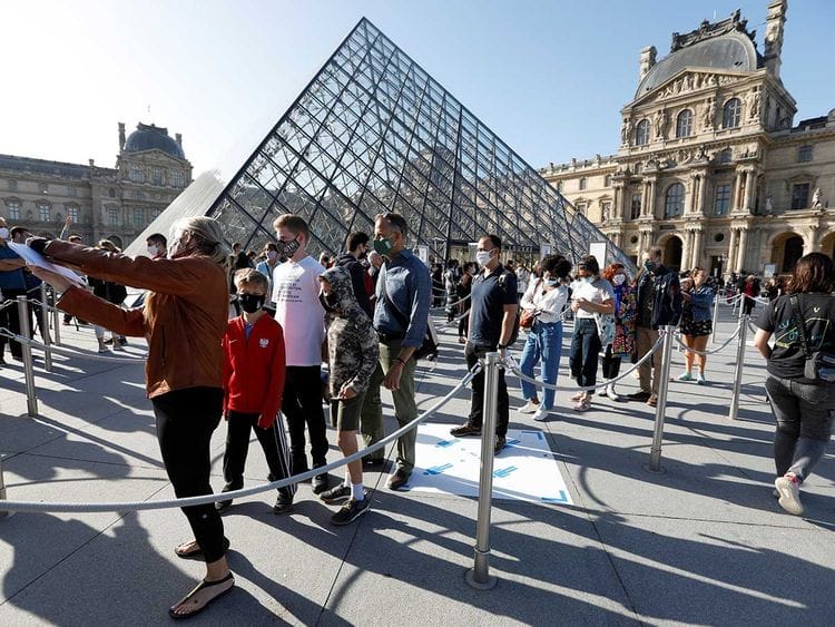Louvre åpner igjen for publikum etter å ha mistet 45 millioner dollar til COVID-19-låsing