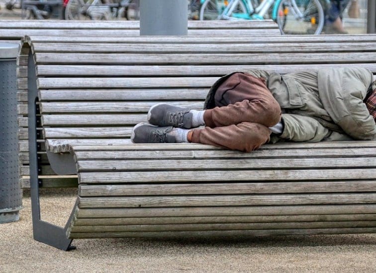 Autoritéiten läschen Paräis vun Obdachlosen Virun Olympesche Spiller