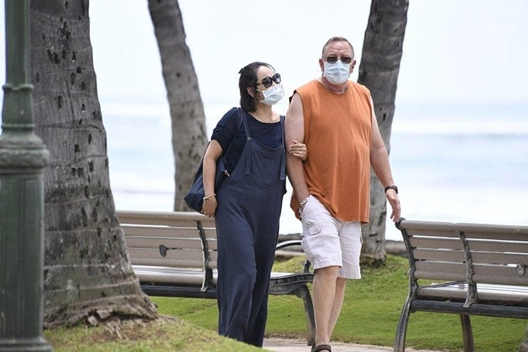 Starosta Honolulu pověřil obyvatele Oahu obličejové masky na veřejnosti