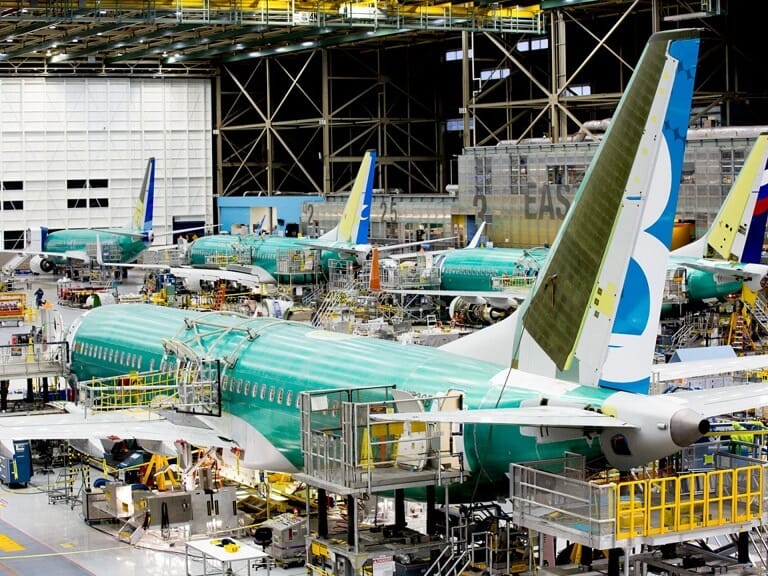 Boeing აჩერებს პრობლემური 737 MAX თვითმფრინავის წარმოებას