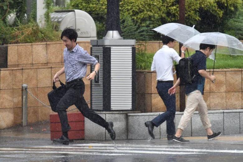 Tokyo-flyvninger annulleret, togforbindelser suspenderet, når byen forbereder sig på Typhoon Faxai