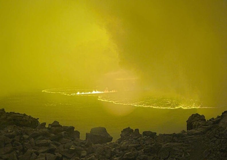 हवाई मौना लोआ ज्वालामुखी के फटने से कोना निवासी खाली हो गए
