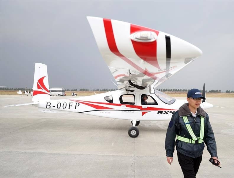 El primer avión eléctrico de pasajeros de China realiza un exitoso vuelo inaugural