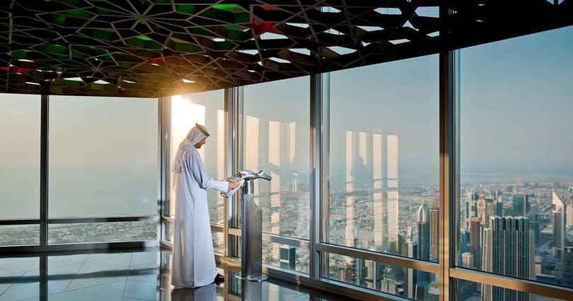 دبی مجدداً باز می شود: در بالا برج خلیفه که اکنون باز است