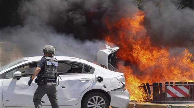 TLV تړل شوی: د فلسطین راکټ برید د اسرایل فاسفورس بمبونه