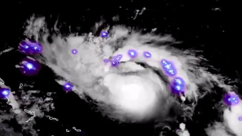 kaendahan agawe: Hurricane Dorian sparkles nalika nyedhaki US