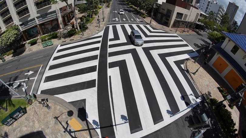 Honolulu installs new pedestrian scramble intersection markings in Waikīkī