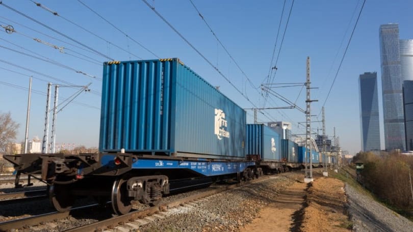 De Russische Spoorwegen en de Wit-Russische Spoorwegen melden de eerste volledig gedigitaliseerde doorvoer tussen Azië en Europa