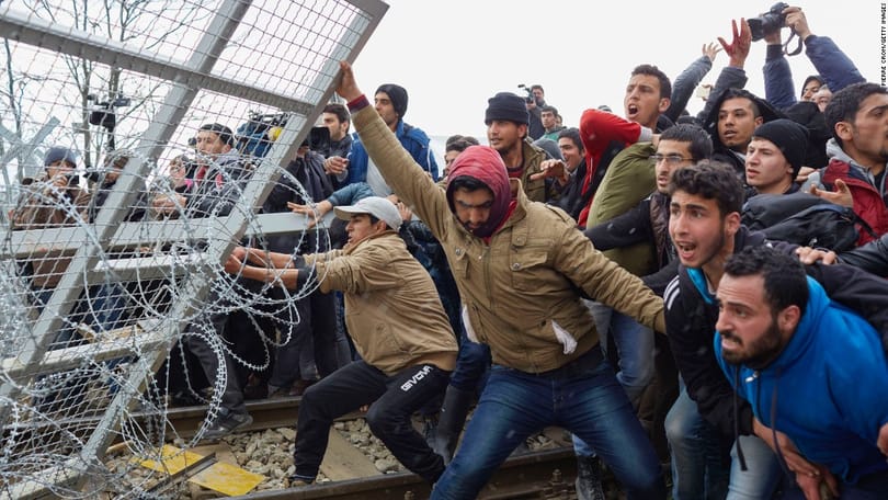 یونان ترک مہاجرین کے حملے کو روکنے کے لئے ترکی کی سرحد پر دیواریں تعمیر کرے گا
