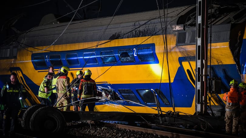 Jeden cestujúci zabitý, 30 zranených pri zrážke holandského vlaku